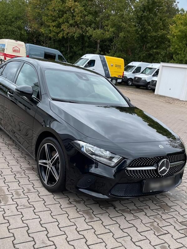 Schwarz Gebraucht 2020 Mercedes A200 Limousine | 21.500 € (Fairer Preis) - Bild 1/4