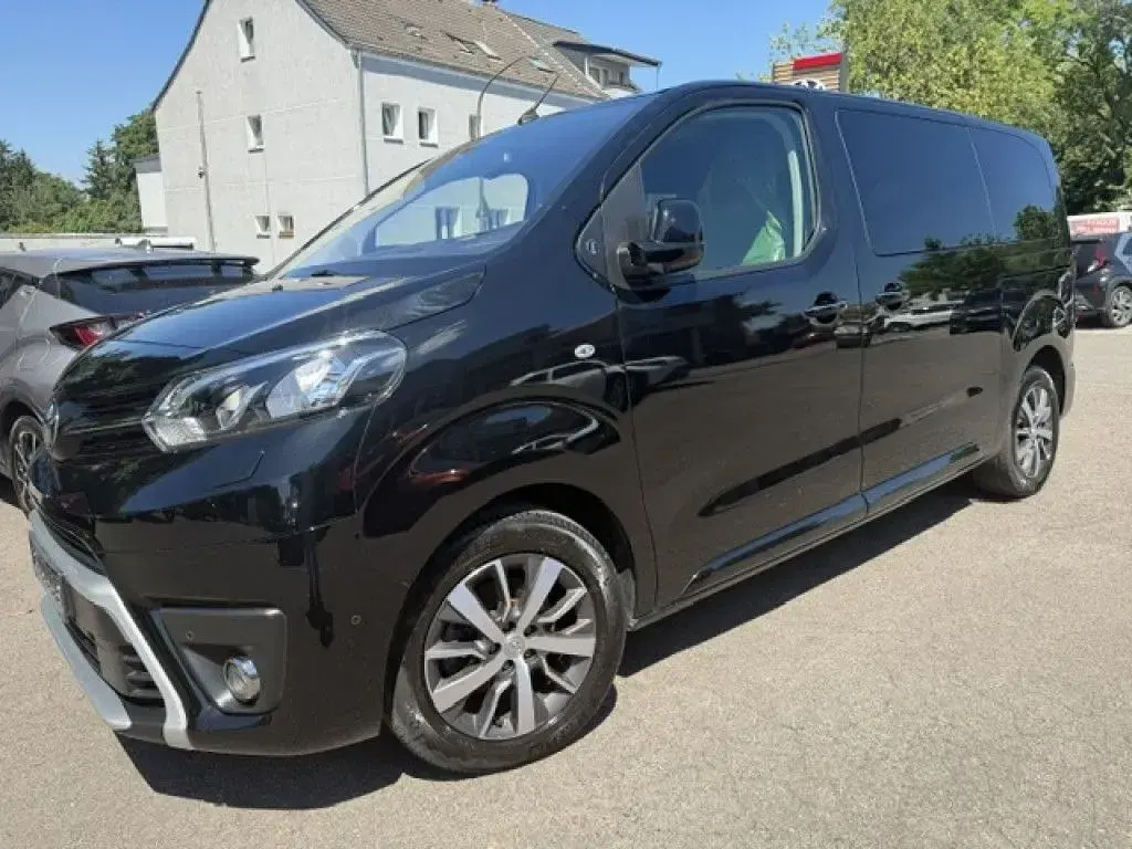 Gebraucht Toyota Proace Verso Team 177 PS (130 kW) 2022 Black metallic Kombi