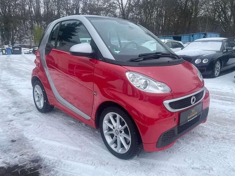 Gebraucht Smart ForTwo Coupé 84 PS (61 kW) 2012 Cherry/rally red Coupé