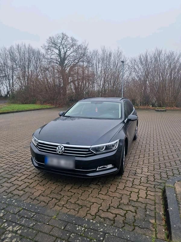 Grau Gebraucht 2018 VW Passat Kombi | 17.000 € (Fairer Preis) - Bild 1/4