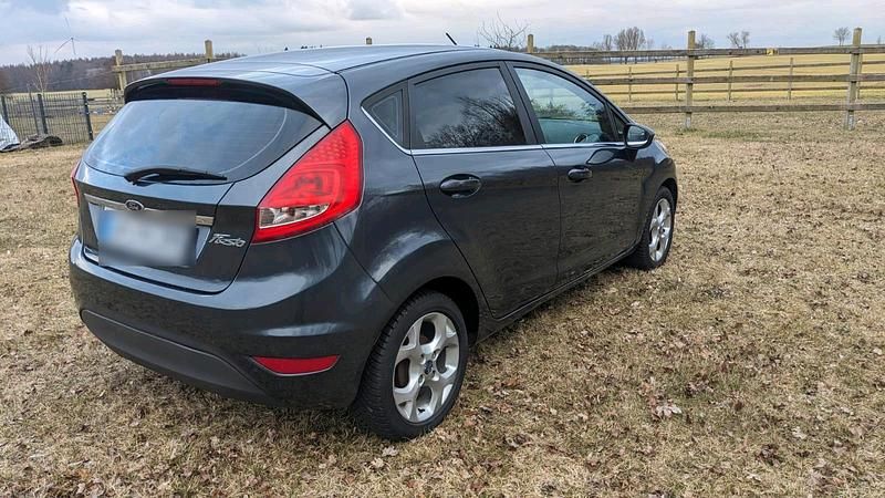Gebraucht Ford Fiesta 80 PS (58 kW) 2009 Grau Kleinwagen