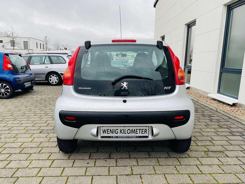 Gebraucht Peugeot 107 68 PS (50 kW) 2011 Silber Kleinwagen