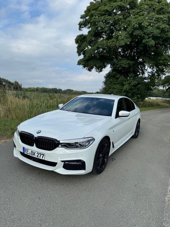 Weiß Gebraucht 2018 BMW 530 M Sport Limousine | 33.900 € - Bild 1/4