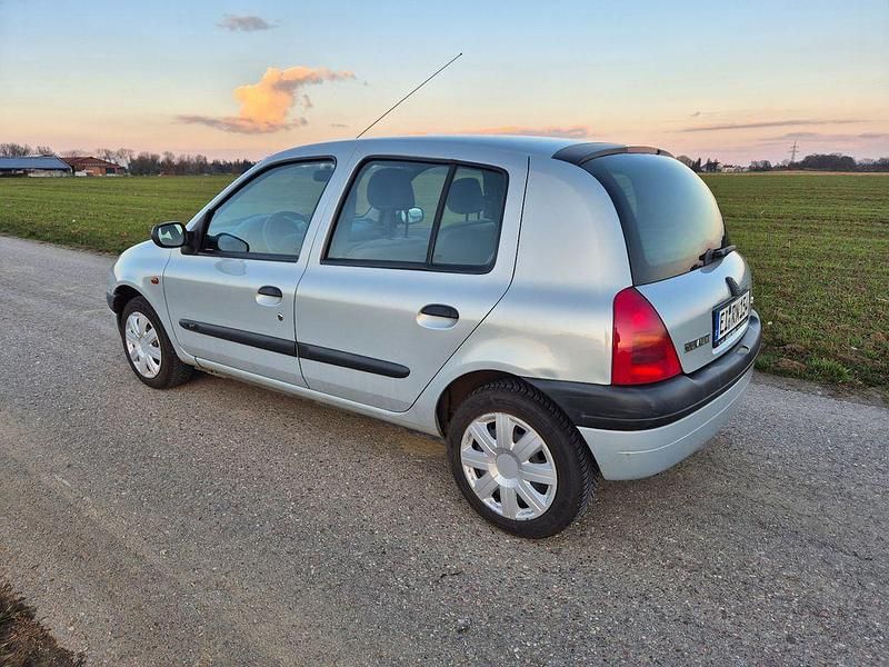 Gebraucht Renault Clio II Expression 58 PS (42 kW) 2001 Silber Limousine
