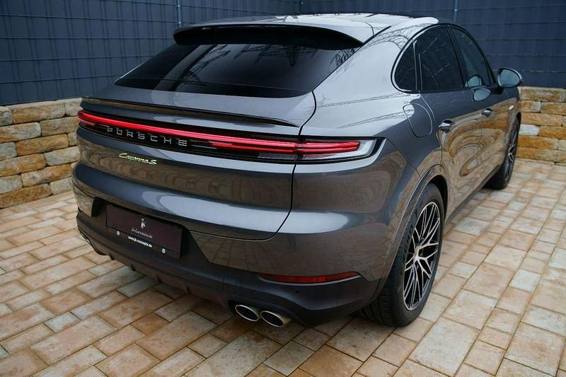 Grau Gebraucht 2024 Porsche Cayenne SUV | 108.890 € (Teuer) - Bild 1/4