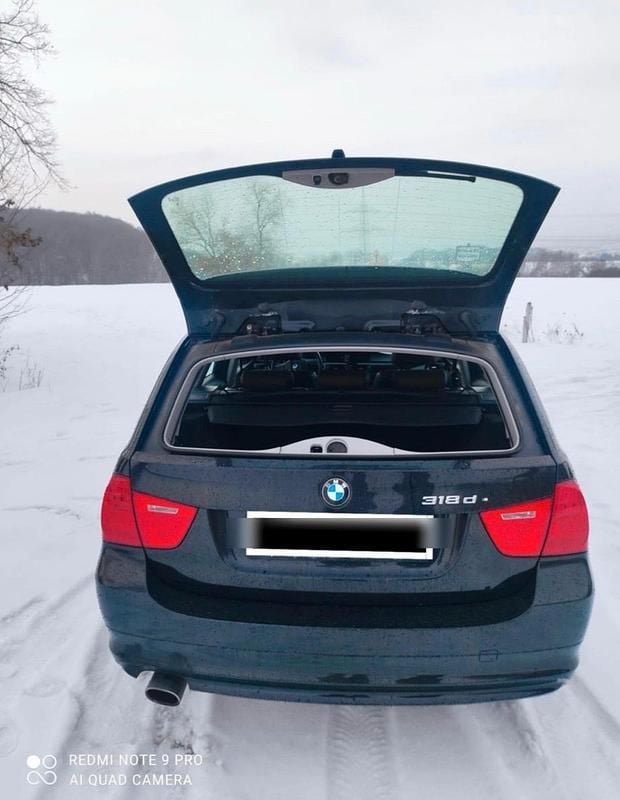 Gebraucht BMW 318 143 PS (105 kW) 2010 Schwarz Kombi