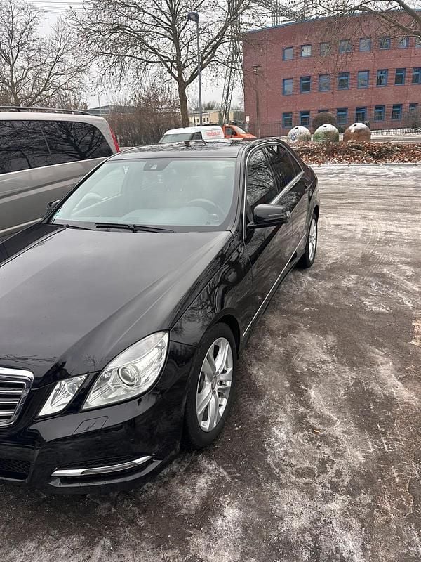 Gebraucht Mercedes E350 265 PS (194 kW) 2012 Schwarz Limousine
