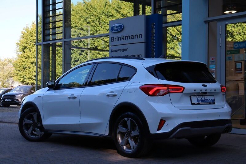 Gebraucht Ford Focus Active X 125 PS (91 kW) 2022 Weiß Limousine