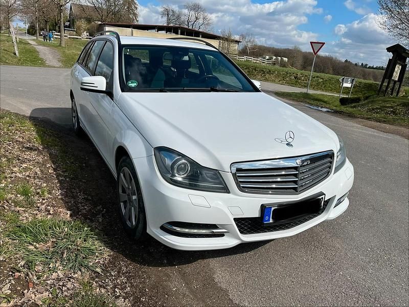 Gebraucht Mercedes C180 156 PS (114 kW) 2012 Weiß Kombi