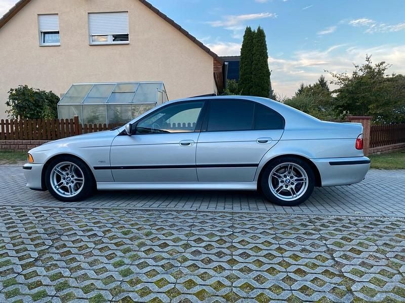 Silber Gebraucht 2002 BMW 2002 M Sport Limousine | 12.500 € - Bild 1/4