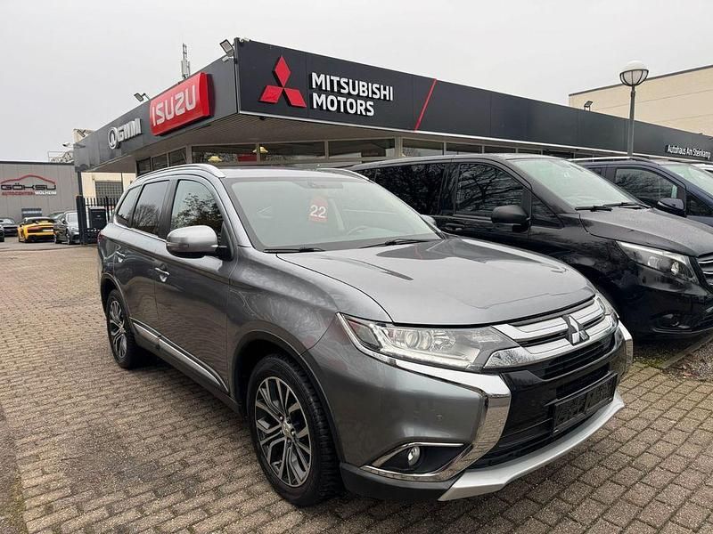 Grau Gebraucht 2015 Mitsubishi Outlander Plus SUV | 11.850 € (Guter Preis) - Bild 1/4