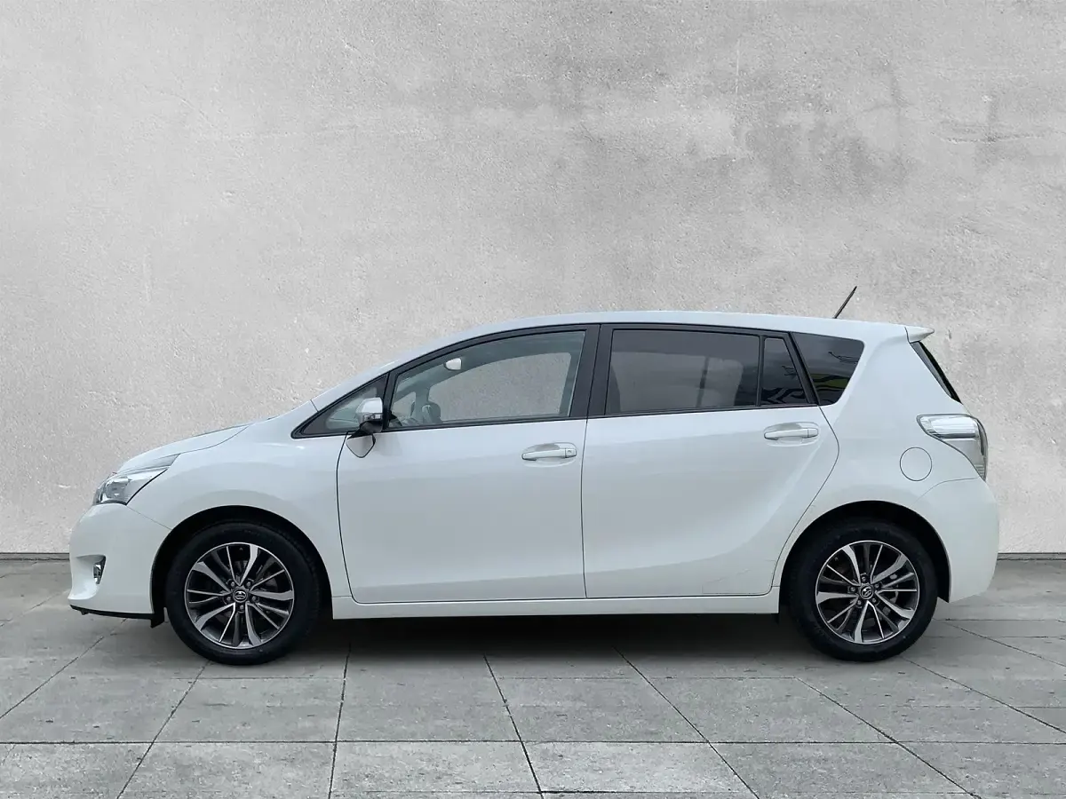 Gebraucht Toyota Verso Comfort 147 PS (108 kW) 2016 Weiß Van / Kleinbus