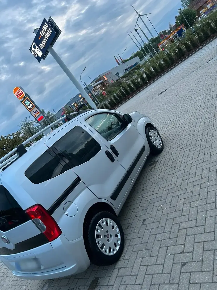 Gebraucht Fiat Qubo Trekking 75 PS (55 kW) 2011 Silber Van / Kleinbus