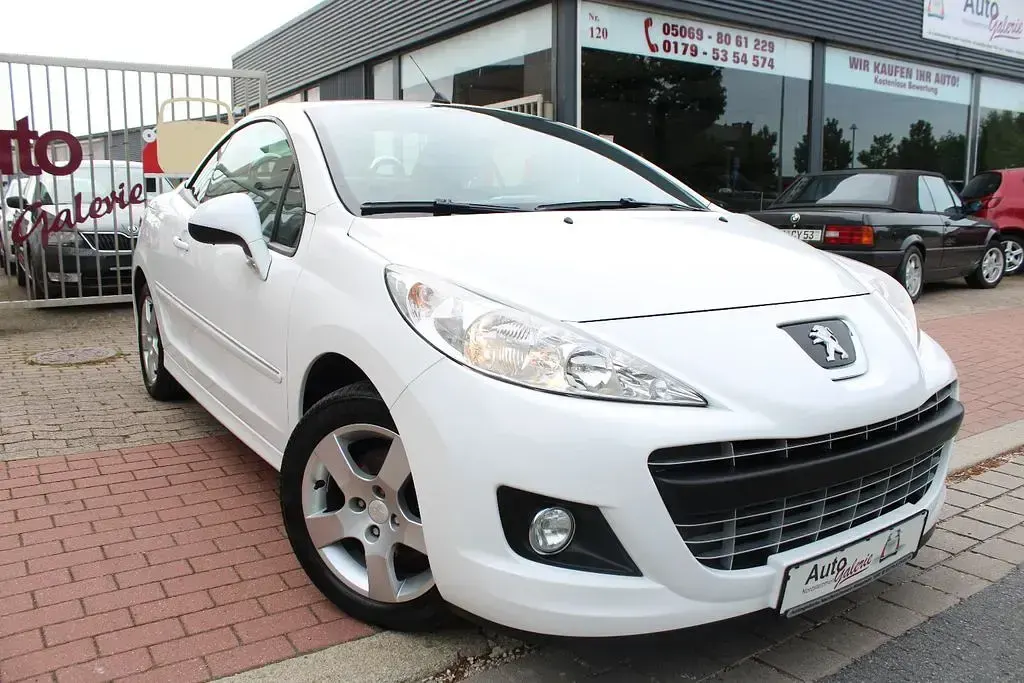 Gebraucht Peugeot 207 CC Active 120 PS (88 kW) 2012 Weiß Cabrio