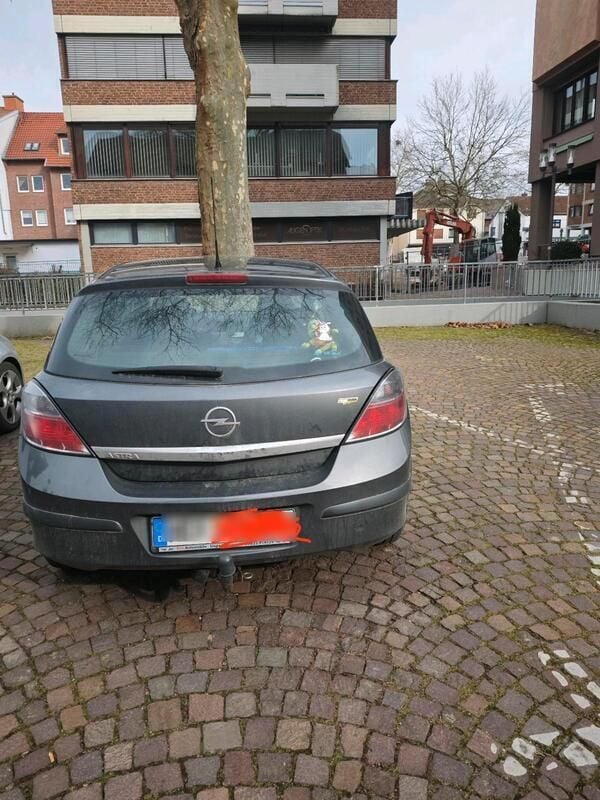 Grau Gebraucht 2010 Opel Astra Limousine | 1.900 € (Superpreis) - Bild 1/4