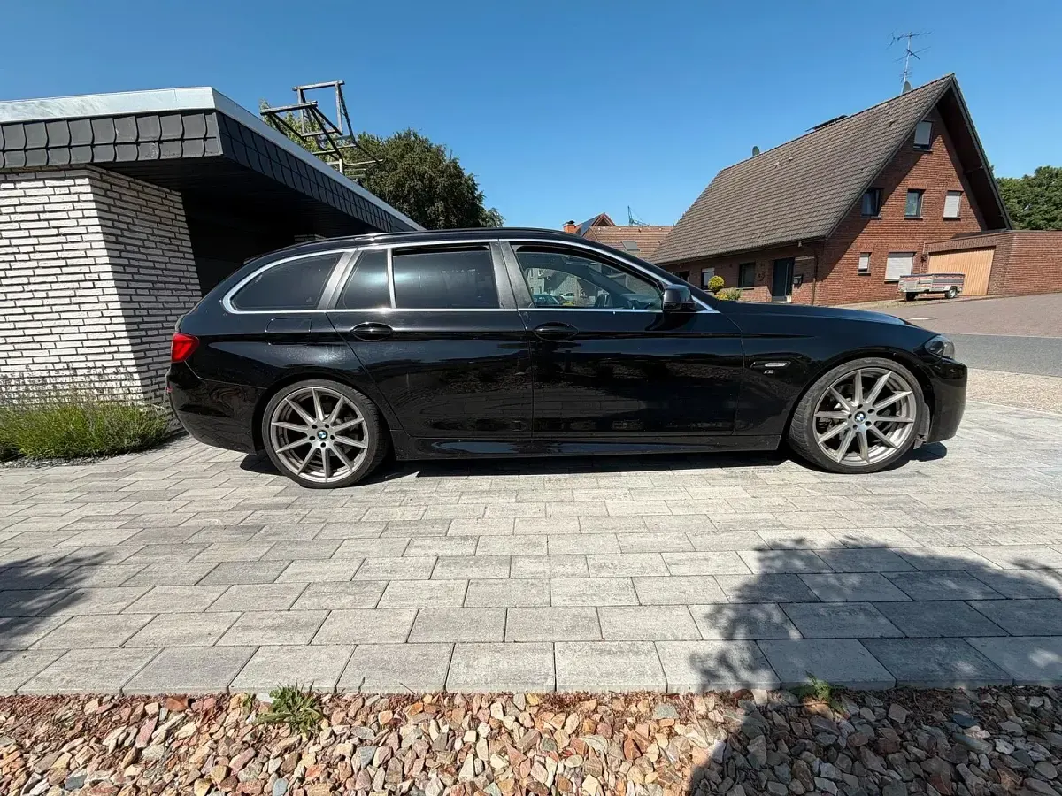Gebraucht BMW 520 184 PS (135 kW) 2012 Schwarz Kombi