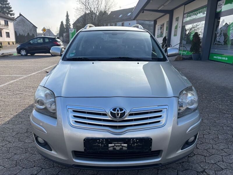 Silber Gebraucht 2007 Toyota Avensis Travel Kombi | 3.200 € (Fairer Preis) - Bild 1/4