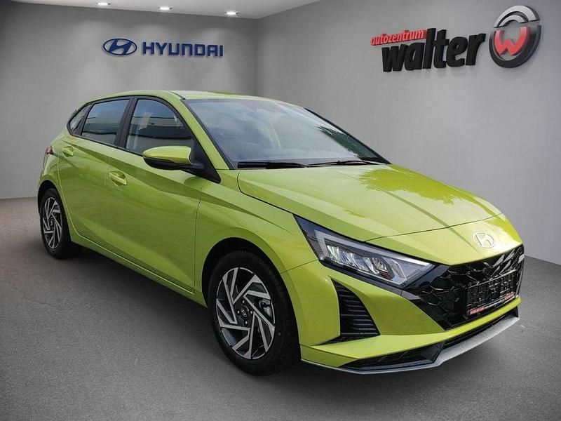 Gebraucht Hyundai i20 Trend 101 PS (74 kW) 2025 Grün Limousine