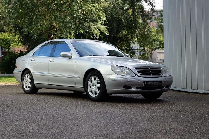 Silber Gebraucht 1999 Mercedes S320 Limousine | 18.900 € - Bild 1/4