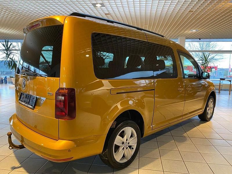 Gebraucht VW Caddy Maxi Comfortline 125 PS (91 kW) 2017 Sandstorm yellow metallic Van / Kleinbus