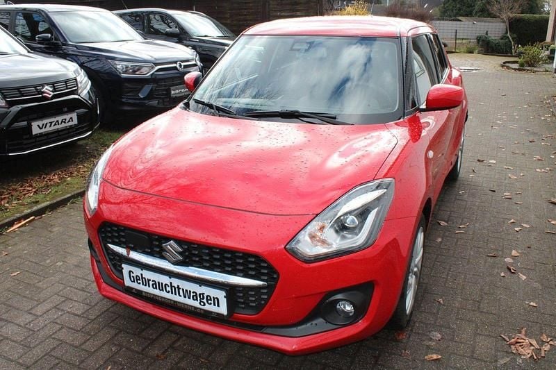 Gebraucht Suzuki Swift Comfort 83 PS (61 kW) 2023 Rot Kleinwagen