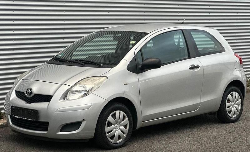 Silber Gebraucht 2009 Toyota Yaris Kleinwagen | 1.600 € (Guter Preis) - Bild 1/4