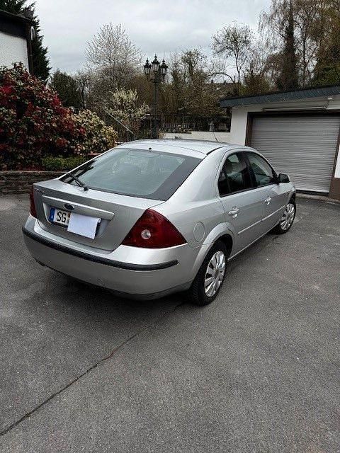 Gebraucht Ford Mondeo Trend 125 PS (91 kW) 2002 Silber Limousine