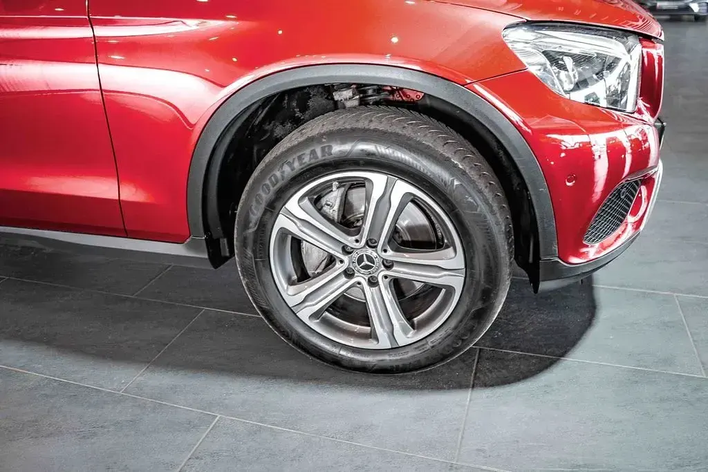 Gebraucht Mercedes GLC220 170 PS (125 kW) 2016 Rot SUV