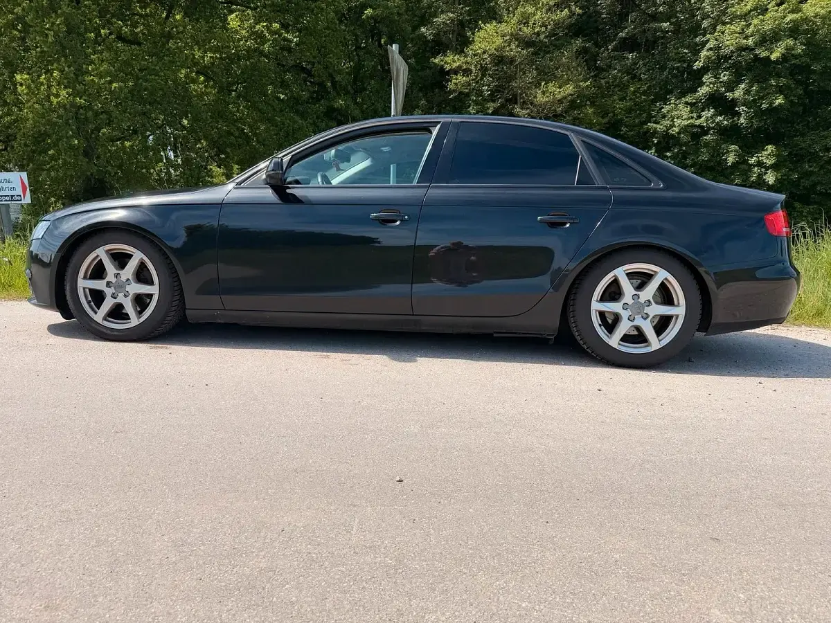 Gebraucht Audi A4 160 PS (117 kW) 2010 Schwarz Limousine