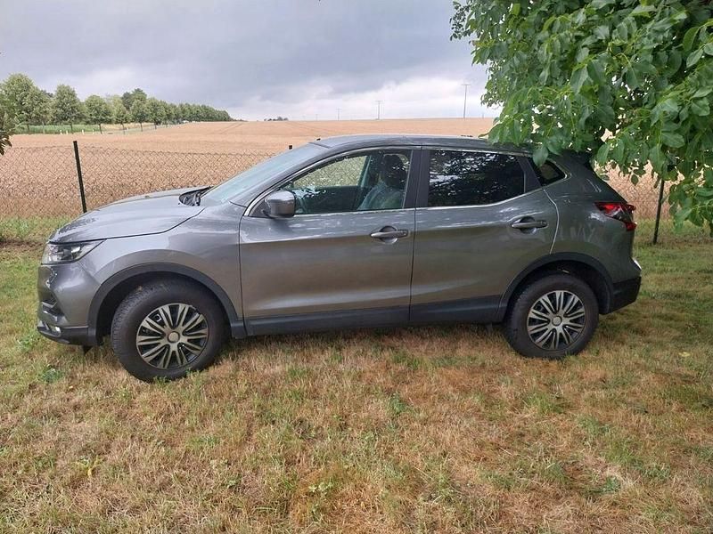 Grau Gebraucht 2017 Nissan Qashqai Acenta SUV | 12.600 € (Guter Preis) - Bild 1/4