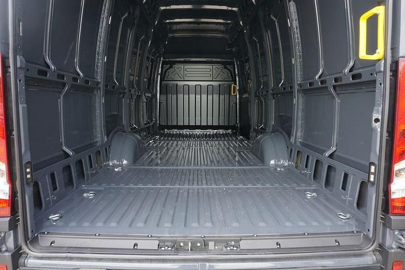 Gebraucht Iveco Daily 175 PS (128 kW) 2024 Grau Van / Kleinbus