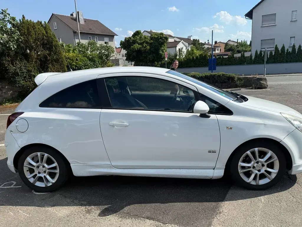 Gebraucht Opel Corsa Sport 80 PS (58 kW) 2009 Weiß Kleinwagen