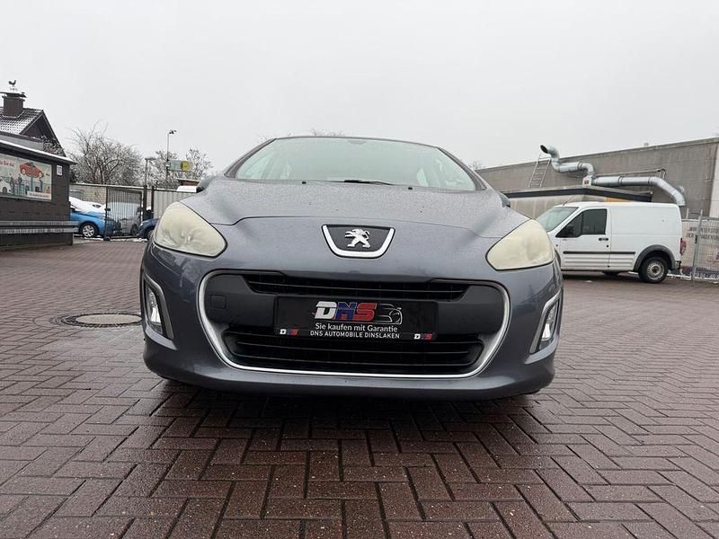 Gebraucht Peugeot 308 Access 92 PS (67 kW) 2012 Grau Limousine