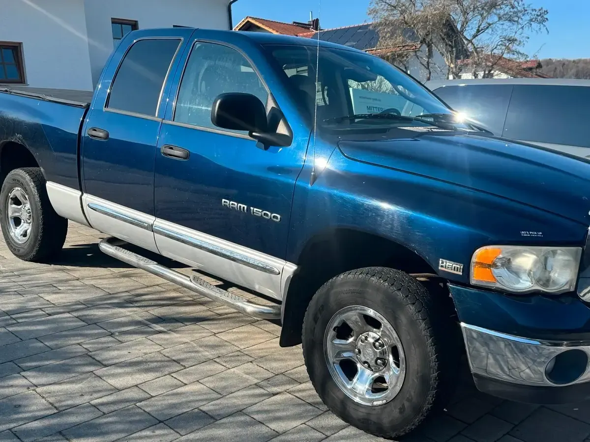 Usado Dodge Ram 345 HP (253 kW) 2005 Azul Pickup