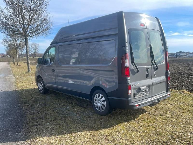 Gebraucht Nissan NV300 145 PS (106 kW) 2017 Grau Van