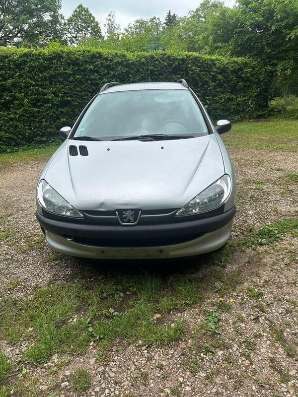 Grau Gebraucht 2004 Peugeot 206 Kombi | 700 € (Guter Preis) - Bild 1/4