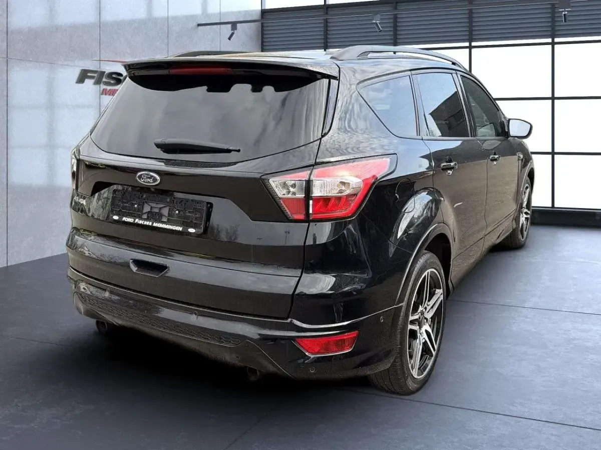 Usado Ford Kuga ST-Line 150 HP (110 kW) 2019 Preto SUV