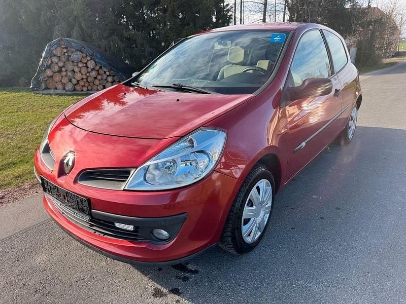 Gebraucht Renault Clio III Expression 75 PS (55 kW) 2005 Rot Kleinwagen
