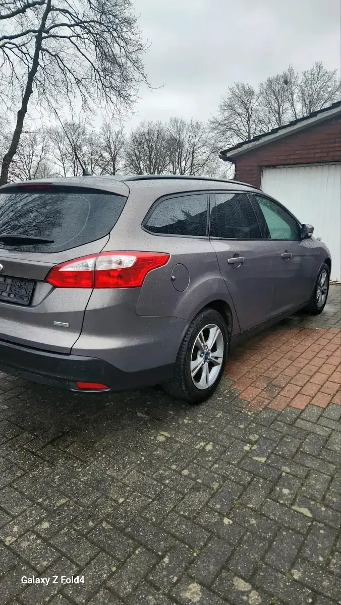 Gebraucht Ford Focus 101 PS (74 kW) 2014 Grau Kombi