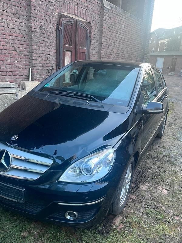 Gebraucht Mercedes B200 140 PS (102 kW) 2009 Schwarz Van / Kleinbus