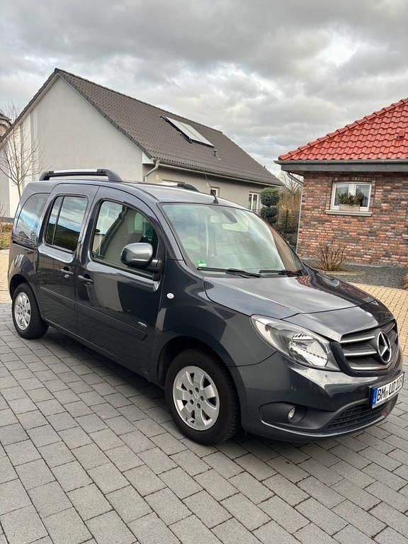 Grau Gebraucht 2015 Mercedes Citan 111 Kombi | 10.000 € (Fairer Preis) - Bild 1/4