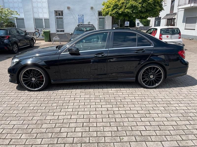 Gebraucht Mercedes C200 136 PS (100 kW) 2011 Schwarz Limousine