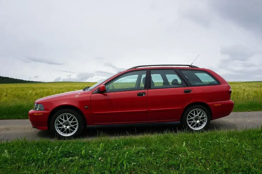 Gebraucht Volvo V40 122 PS (89 kW) 2003 Rot Kombi