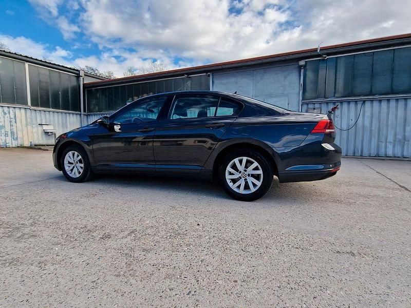 Gebraucht VW Passat 122 PS (89 kW) 2020 Grau Limousine