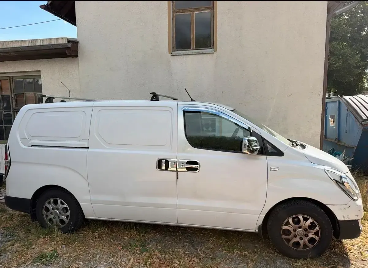 Gebraucht Hyundai H-1 135 PS (99 kW) 2013 Weiß Van / Kleinbus