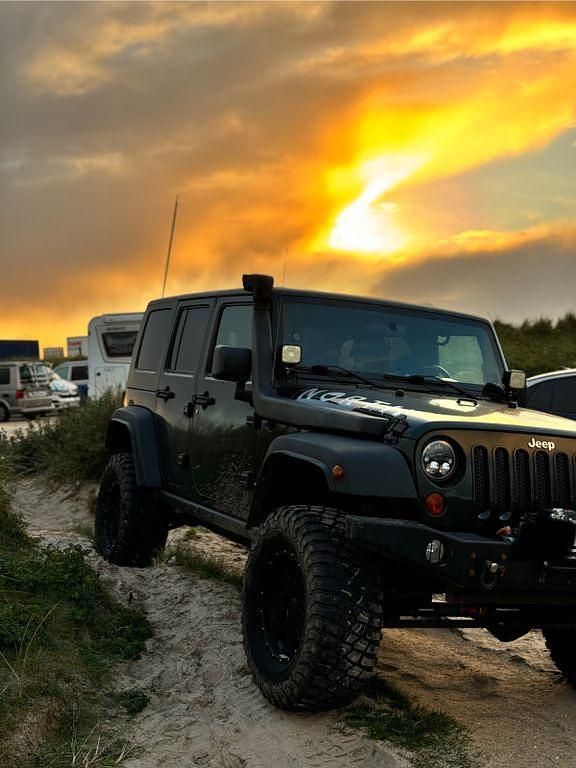 Grün Gebraucht 2010 Jeep Wrangler Rubicon SUV | 22.600 € (Fairer Preis) - Bild 1/4