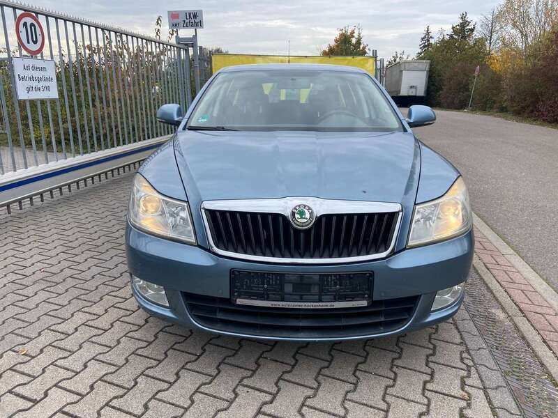 Satingrau metallic Gebraucht 2009 Skoda Octavia Elegance Kombi | 5.000 € (Fairer Preis) - Bild 1/4