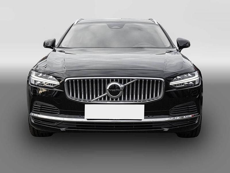 Używany Volvo V90 Core 253 KM (186 kW) 2025 Czarny Kombi