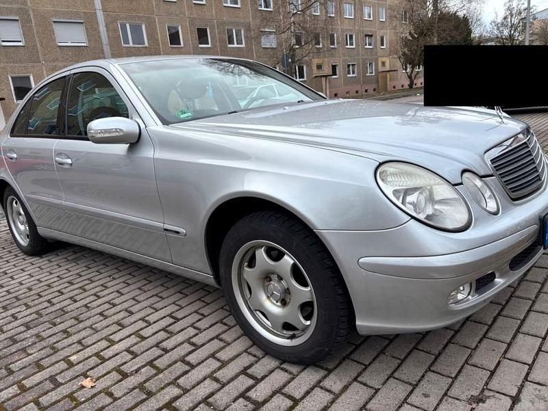 Gebraucht Mercedes E220 Classic 150 PS (110 kW) 2004 Silber Limousine