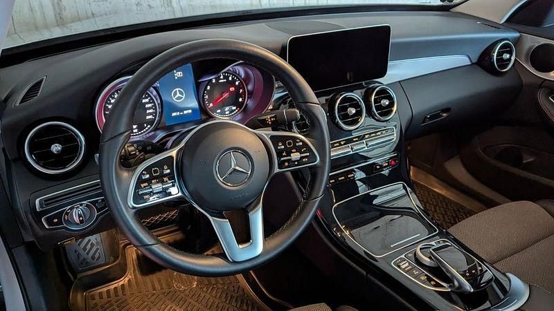 Gebraucht Mercedes C180 156 PS (114 kW) 2020 Silber Limousine